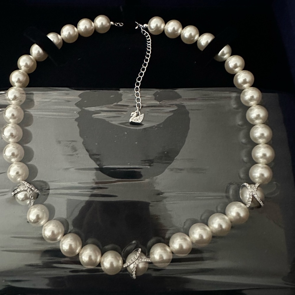 Swarovski Nude Pearl Necklace with Crystal Accents NWT